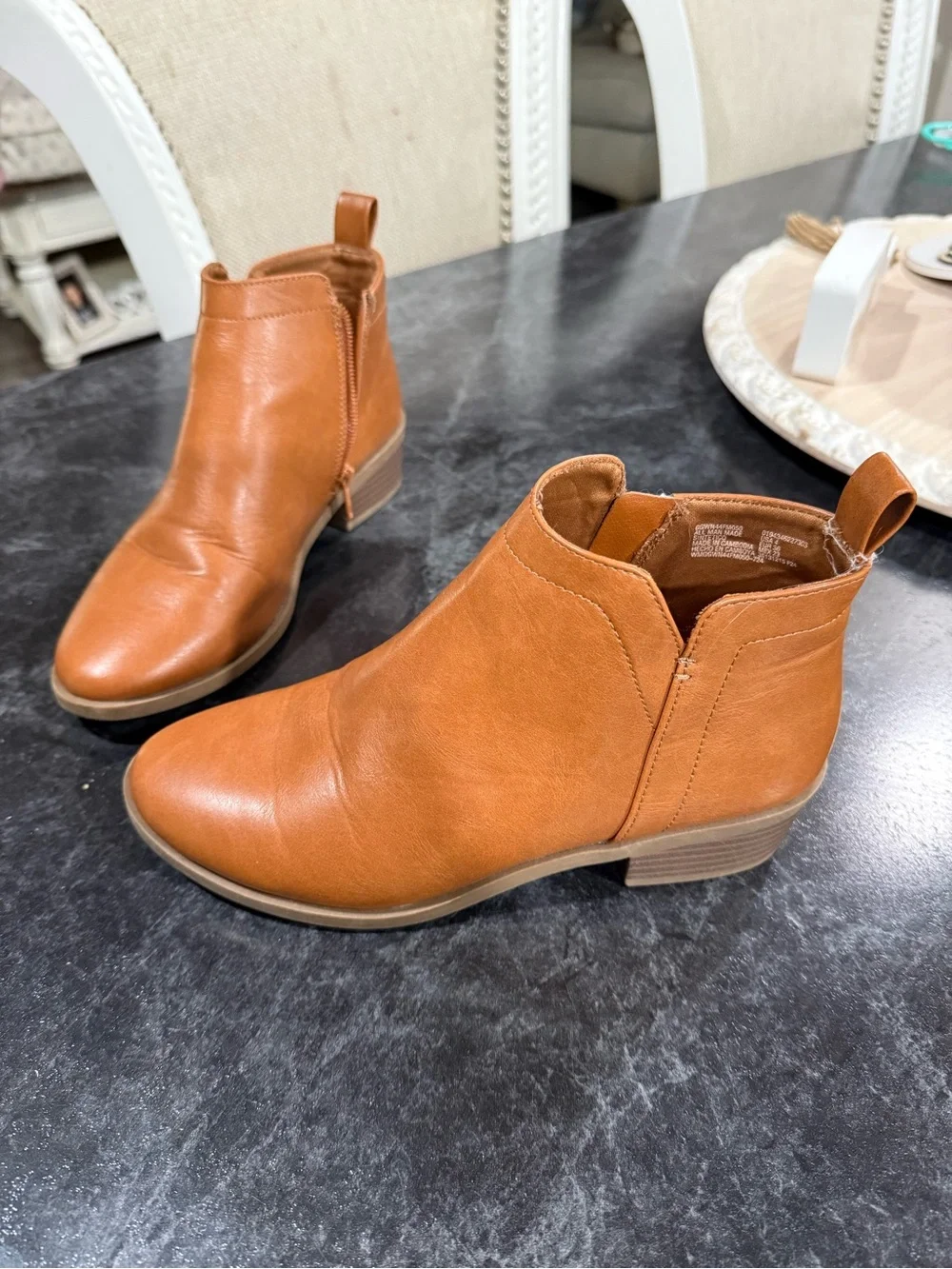 Girls size 4 Tan Leather Ankle Boots like new